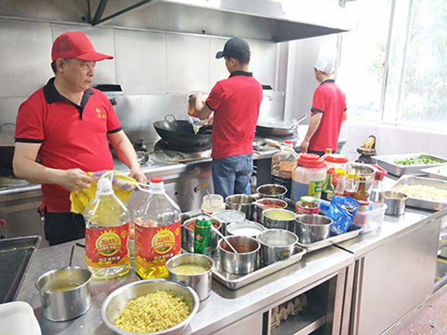 長沙工廠食堂承包價格解析 合紅餐飲如何打造高性價比團餐方案